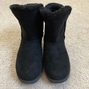 Piper Holiday Editions Suede w/Sherpa Snow Boots - Lindy